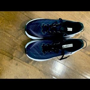 Hoka One One Rincon 3 in Excellent condition